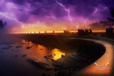 雷暴闪电下的滨海公路夜景创意摄影
