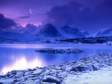挪威冬季紫夜雪山湖泊风光