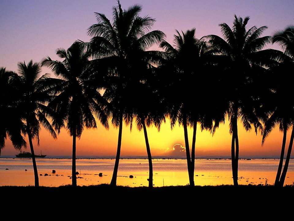 Aitutaki_Island_at_Sunset_Cook_Islands