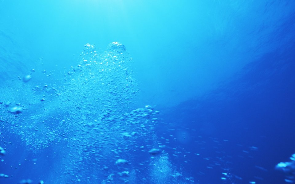 Aquamarine_color_of_sea_water_in_Hawaii_JY083_350A