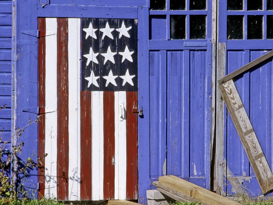 Barn_Door_Salute_Kewaunee_County_Wisconsin