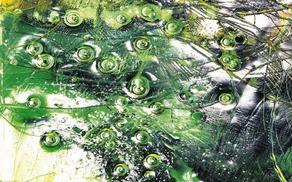 colorful_abstract_effect_of_glass_and_shards_da046011a