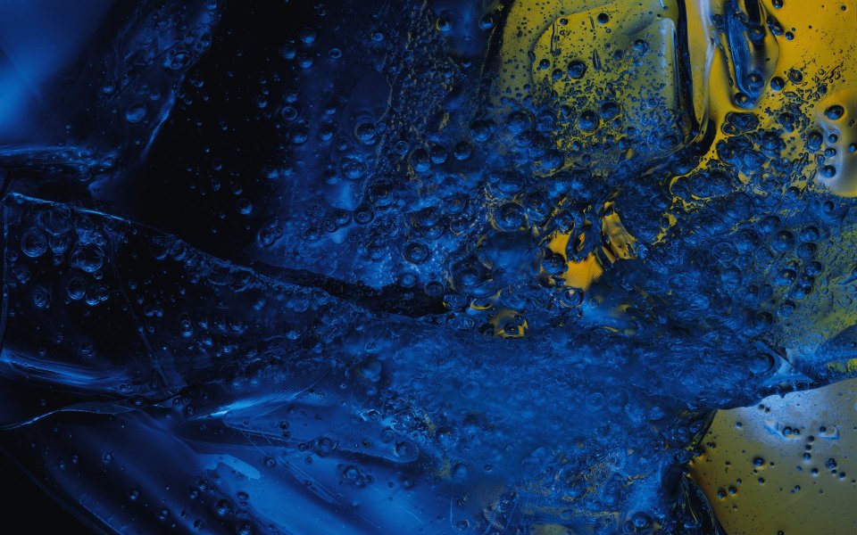 colorful_abstract_effect_of_glass_and_shards_da046014a