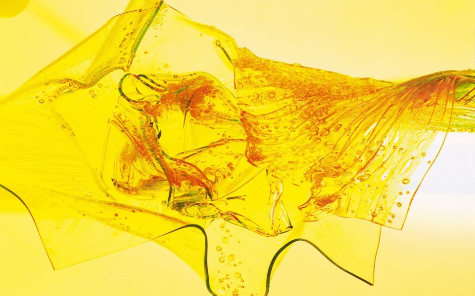 colorful_abstract_effect_of_glass_and_shards_da046017a