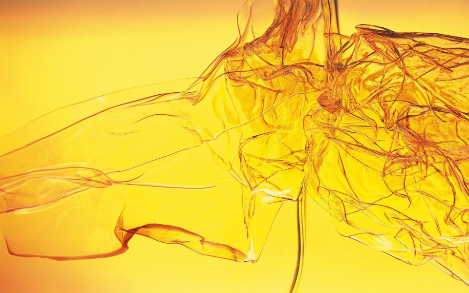 colorful_abstract_effect_of_glass_and_shards_da046027a