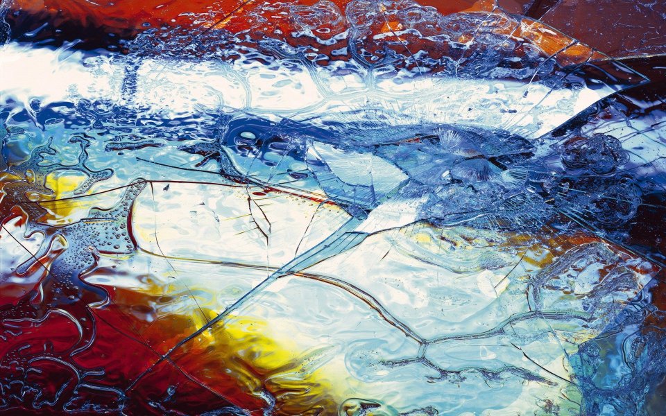colorful_abstract_effect_of_glass_and_shards_da046039a