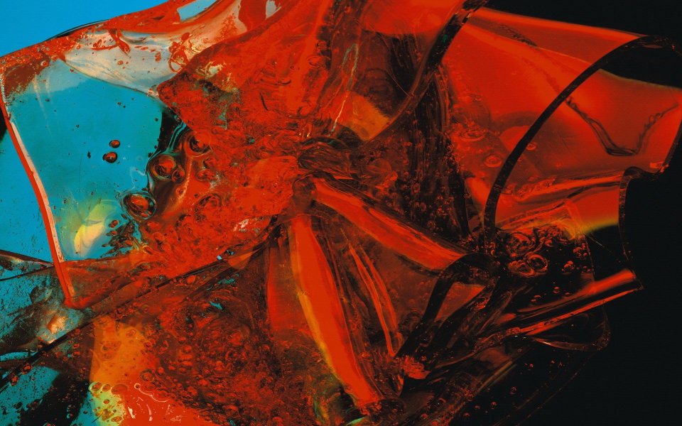 colorful_abstract_effect_of_glass_and_shards_da046046a