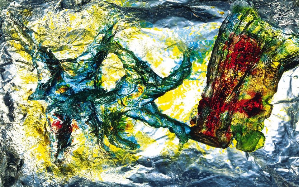colorful_abstract_effect_of_glass_and_shards_da046063a