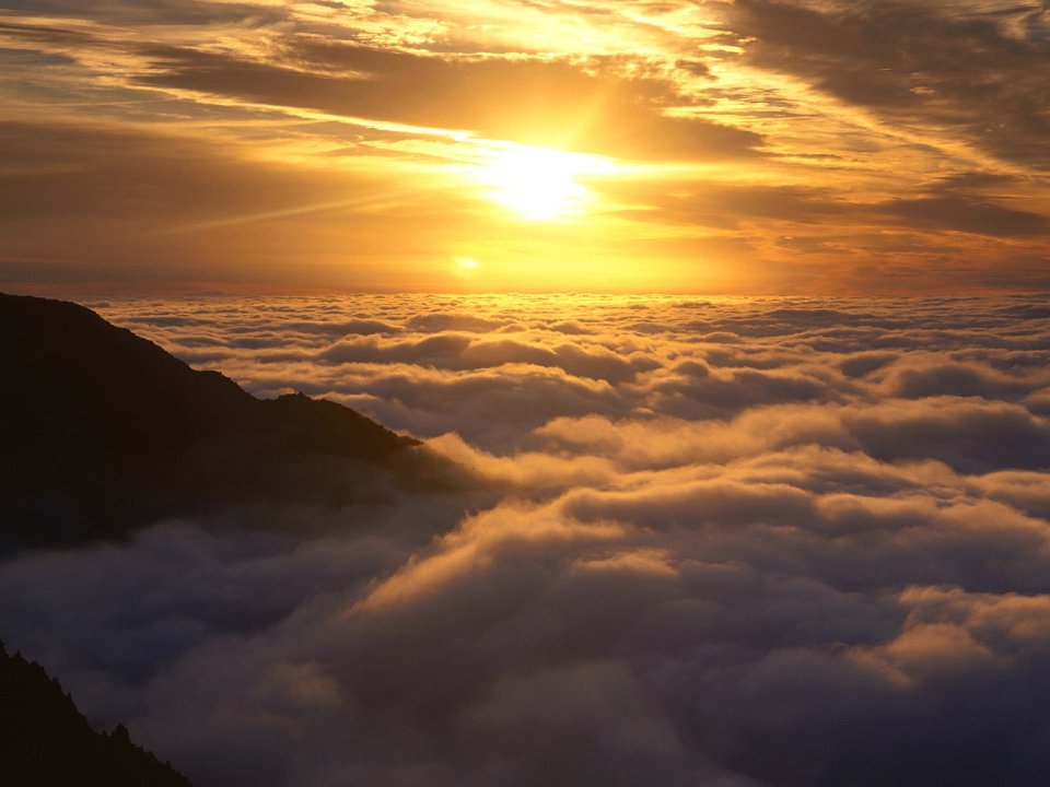 Dawn_Over_New_Zealand_mkVuEarFoc4j