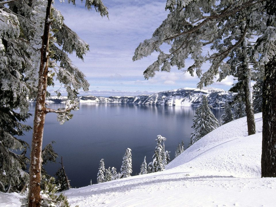 美国俄勒冈州火山口湖国家公园雪景