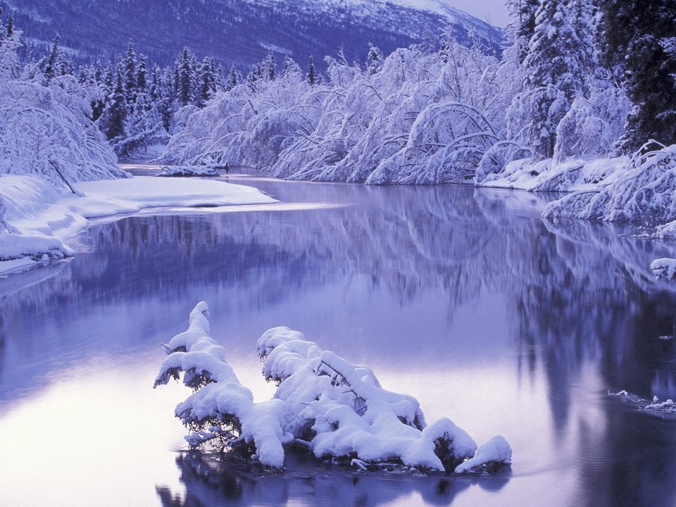 梦幻冬季雪景河流