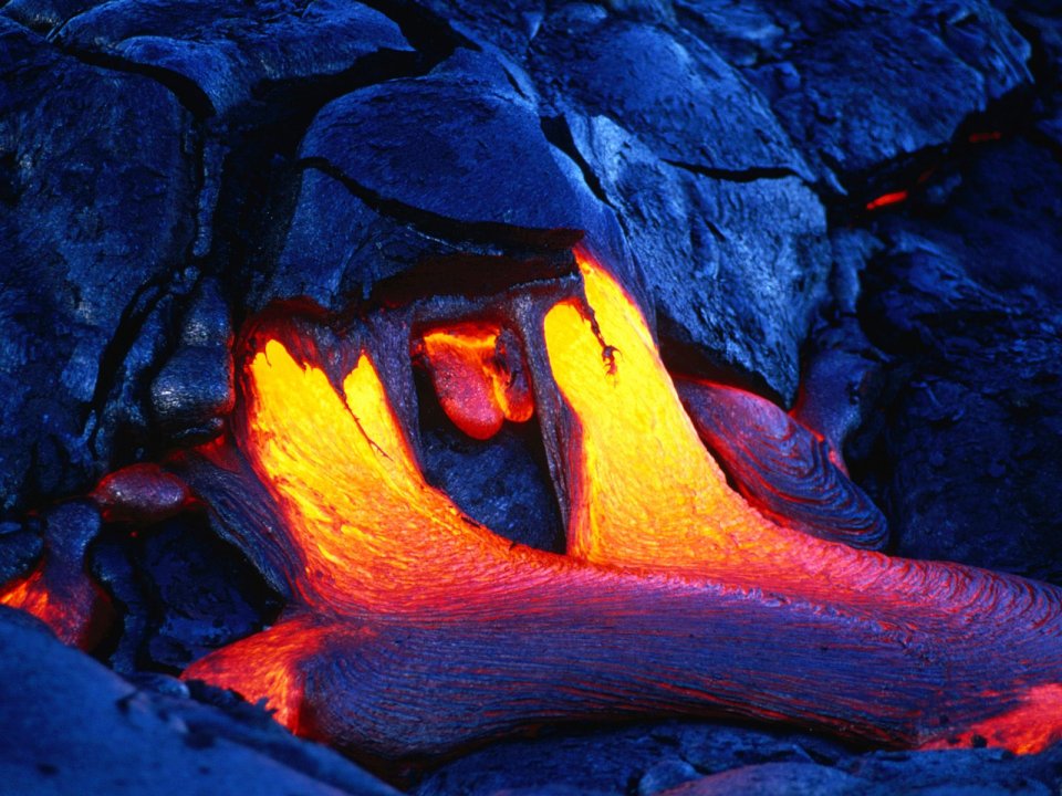 Glowing_New_Lava_Flow_Hawaii