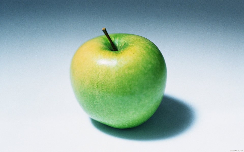 ‘Granny smith’ apple, close-up