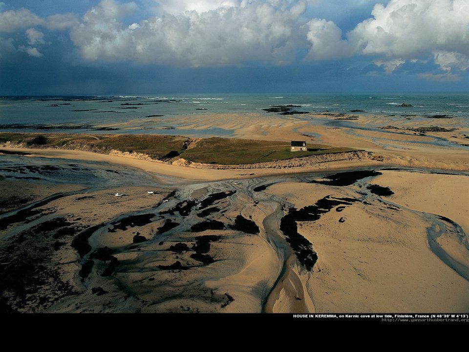 House in Keremma, on Kernic cove at low tide, Finistere, France