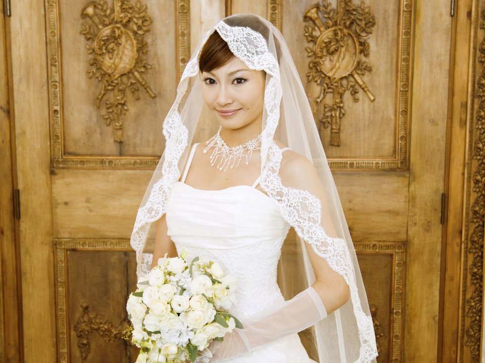 HR168_350A_wedding_dress