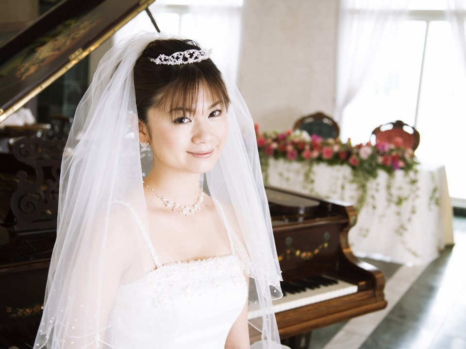 HR171_350A_wedding_dress