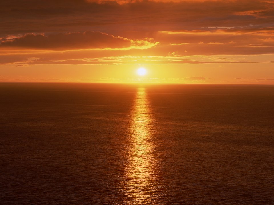 北海道海面金色夕阳
