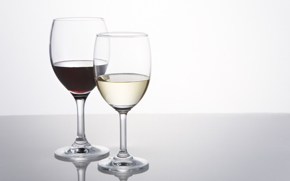 JW025_350A_white_wine_and_red_wine