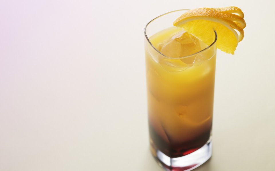 JW042_350A_Cassis_Orange_Cocktail