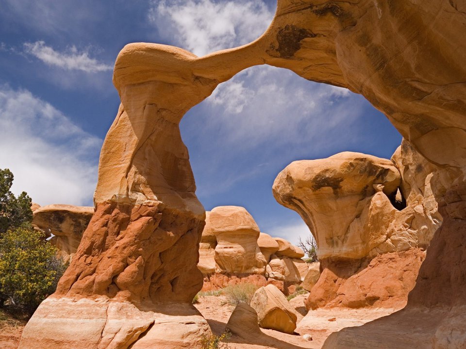 Metate_Arch_Escalante_Grand_Staircase_National_Monument_Utah