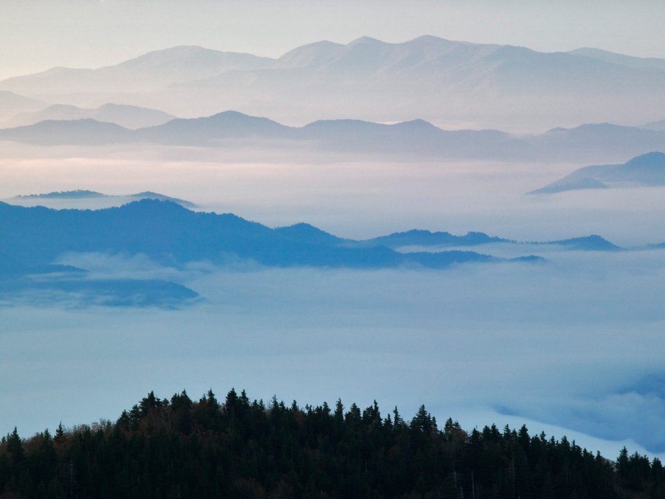 Mountain_Ridges_at_Sunrise_Great_Smoky_Mountains