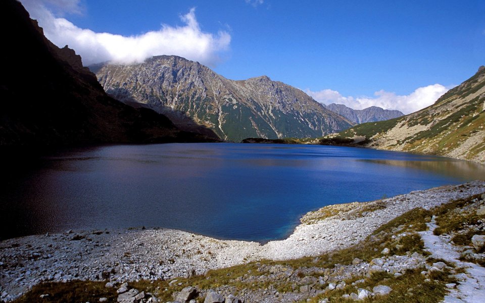 Poland, Czarny Staw and tourist footpath, Tatra National Park
