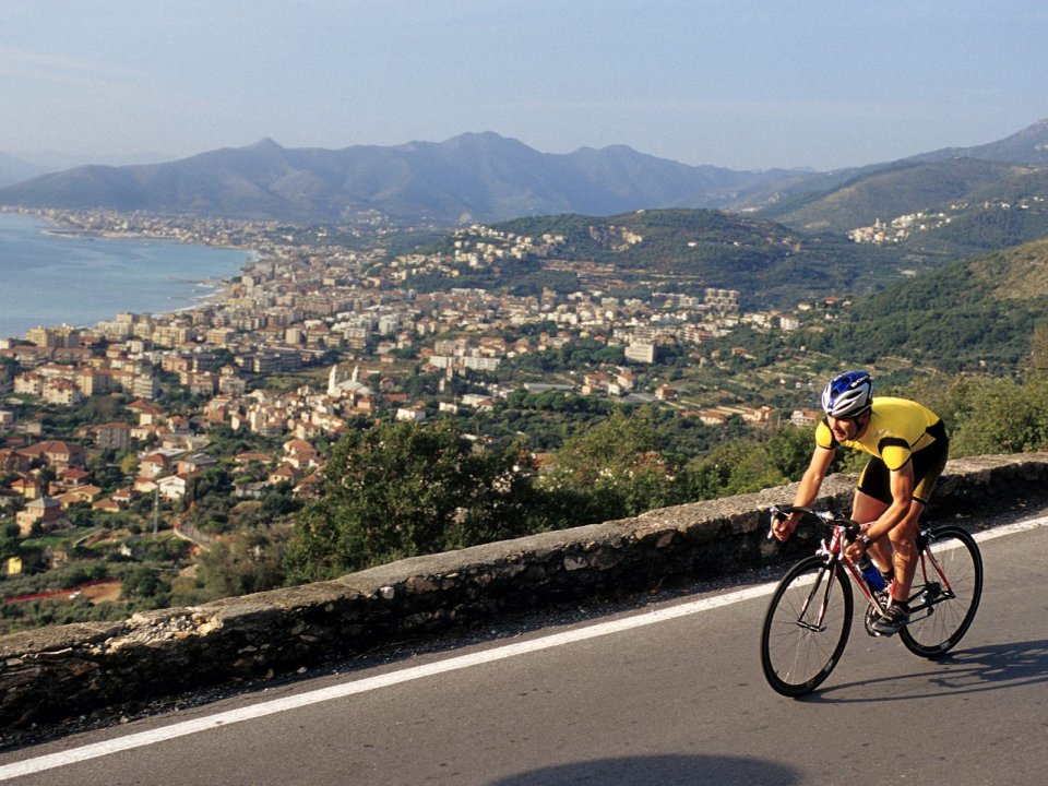 Road_Riding_in_the_Italian_Riviera