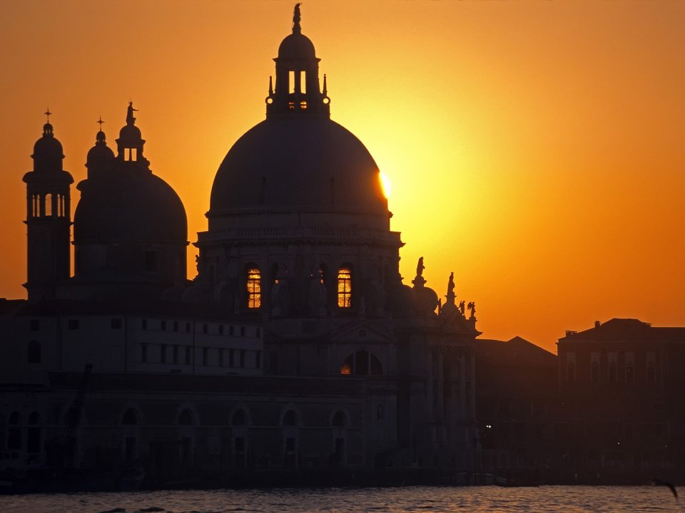 Salute_in_Sunset_Fire_Venice_Italy