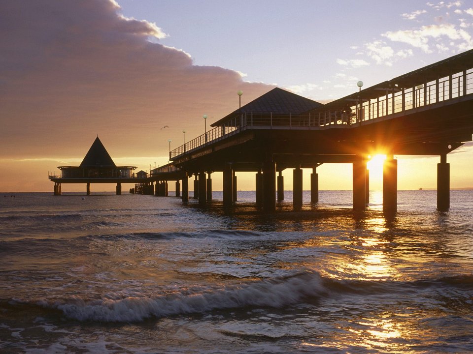 Sea_Bridge_of_Heringsdorf_Island_of_Usedom_Germany