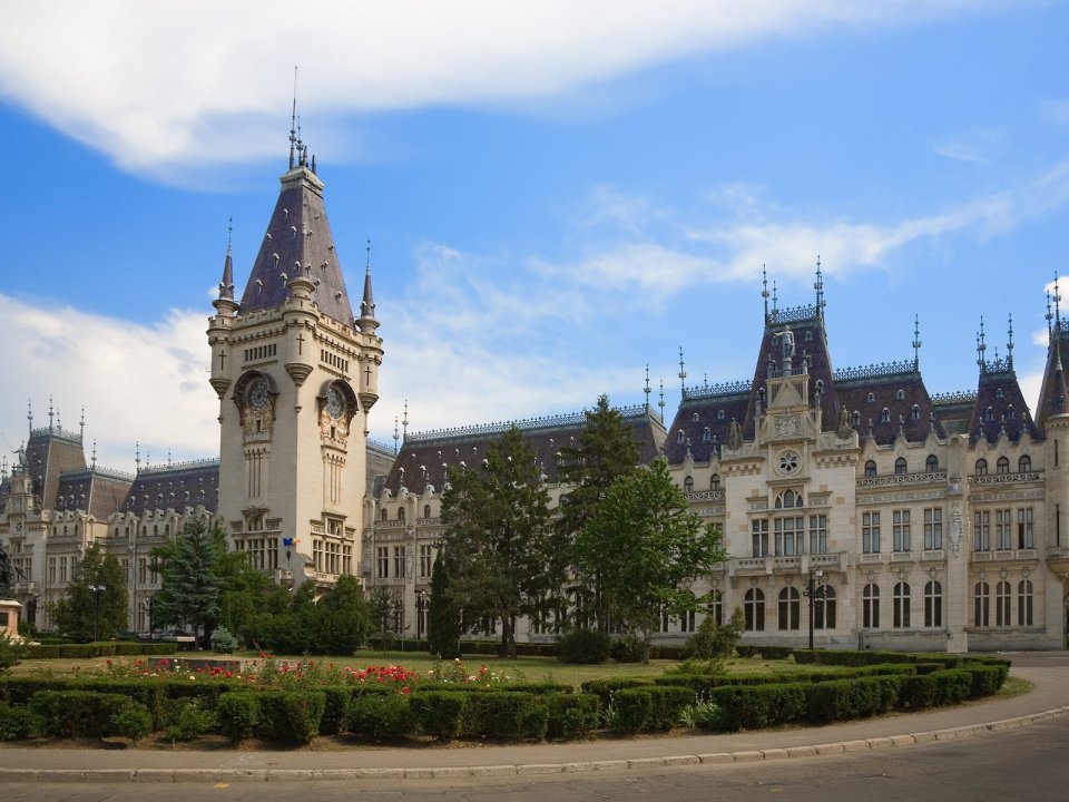 Stephen-The-Great_Palace_Iasi_Romania