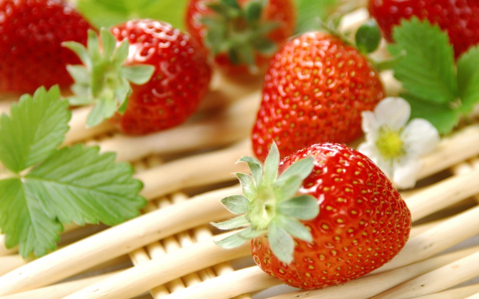Strawberry_photos_Fresh_Strawberry_Picture_F045047