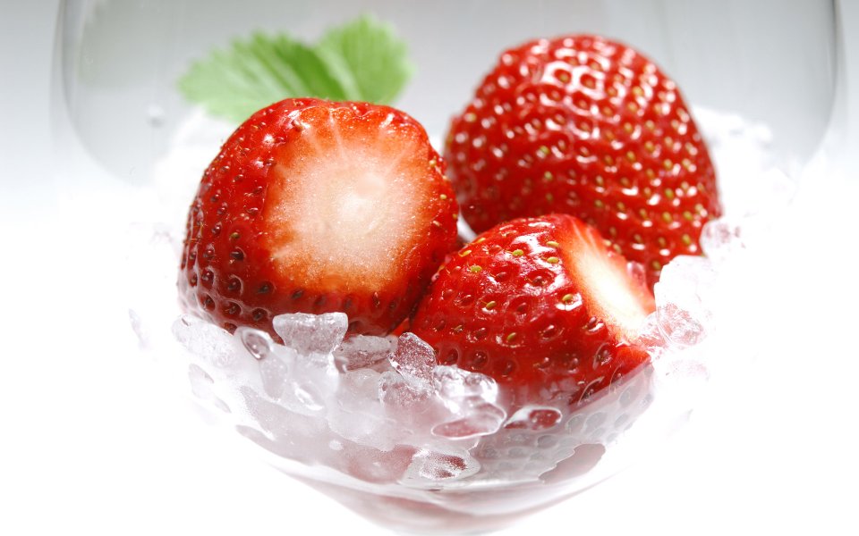 Strawberry_photos_Fresh_Strawberry_Picture_F045070