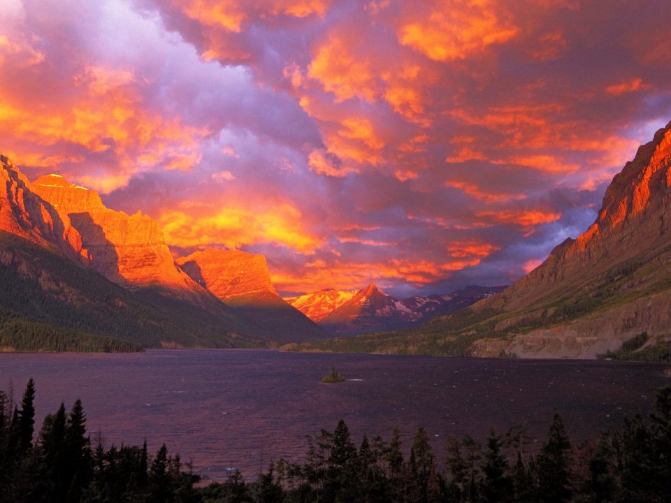 Sunrise_Over_St._Mary_Lake_Glacier_National_Park_Montana