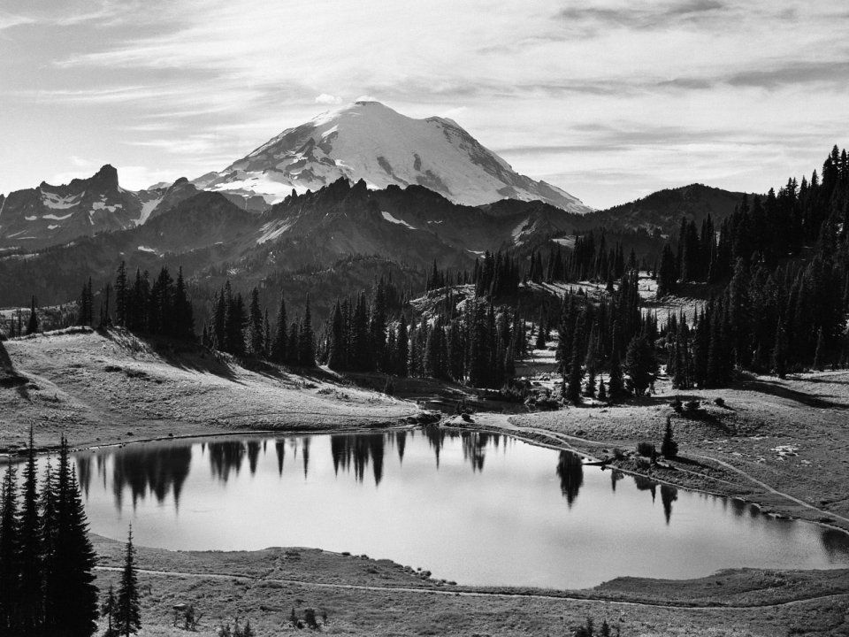 Tipsoo_Lake_Mount_Rainier_National_Park_Washington