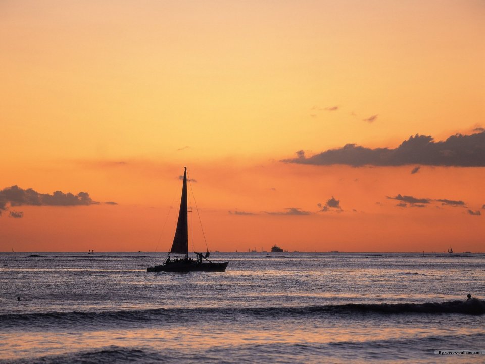 海上夕阳帆船剪影