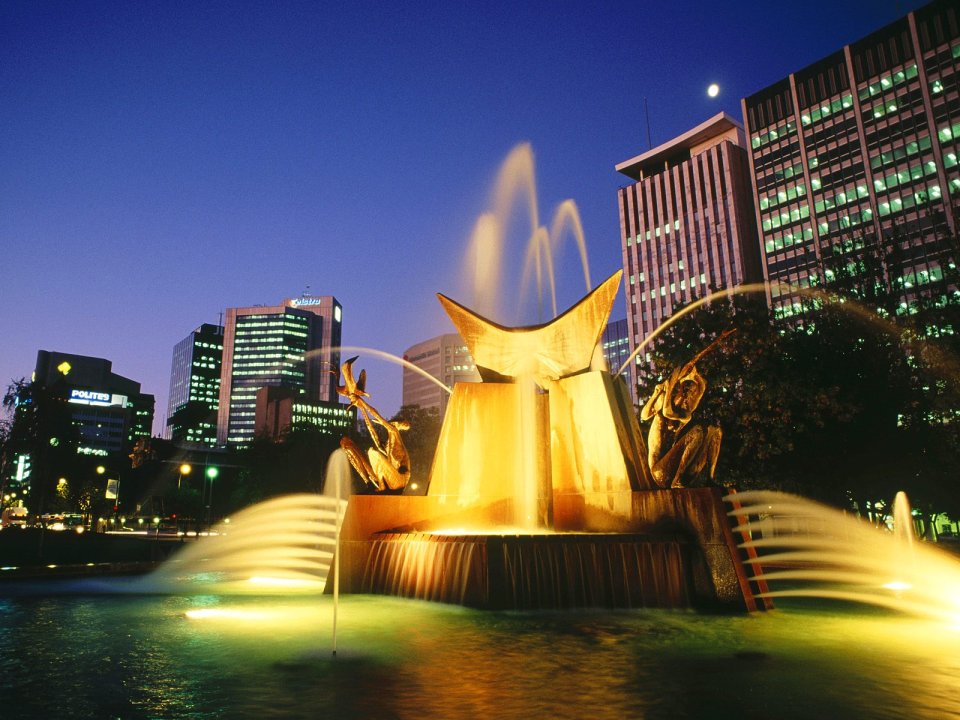 Victoria_Square_Fountain_Adelaide_Australia