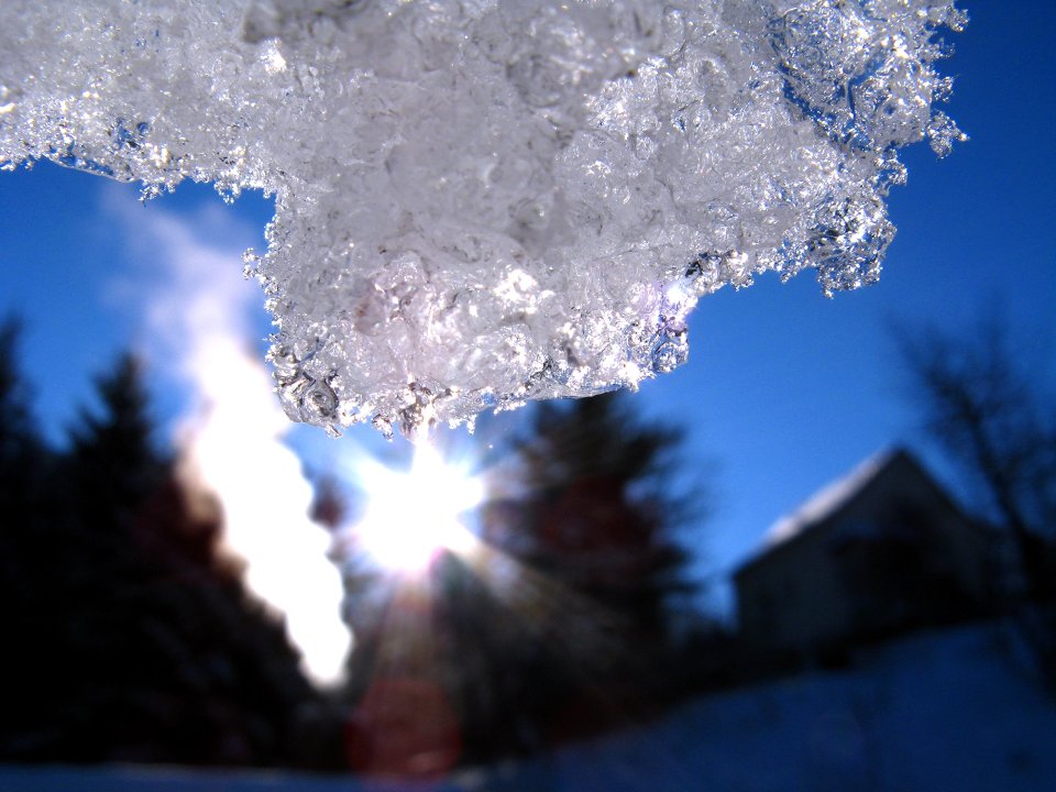 冬日融雪与璀璨阳光