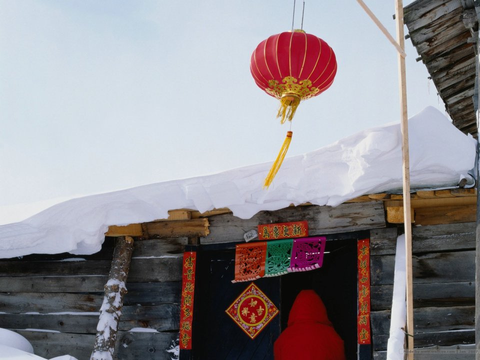 中国北方雪乡春节红灯笼木屋