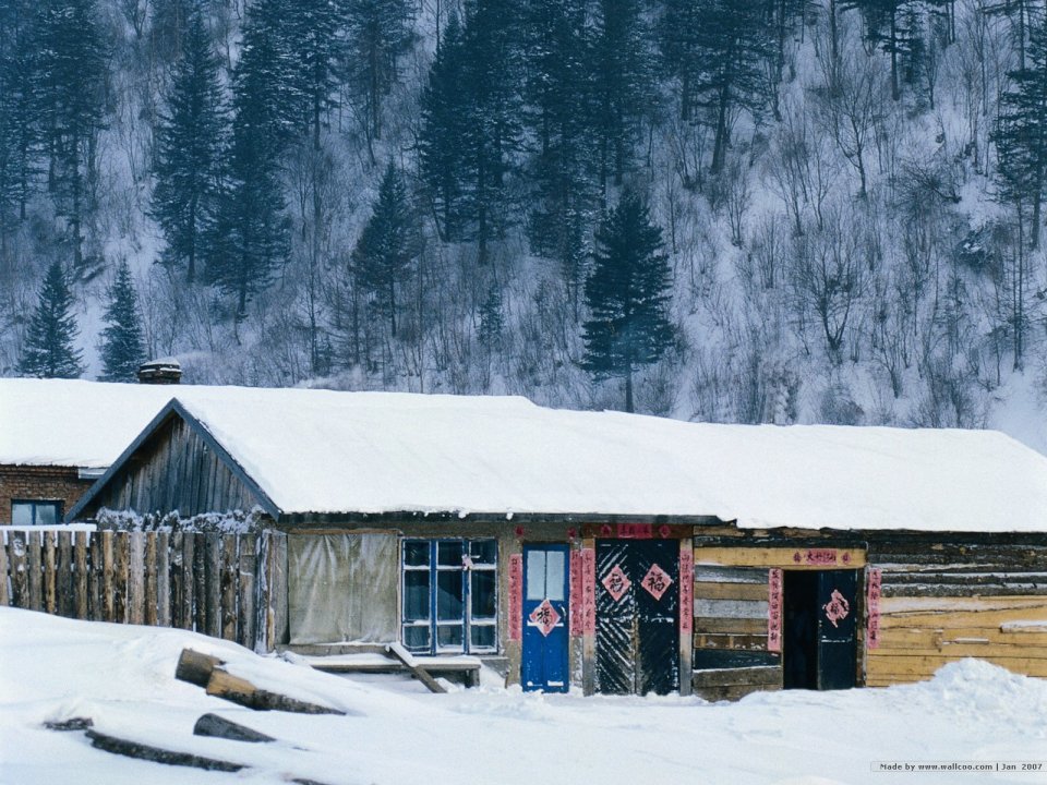 中国东北乡村雪景木屋