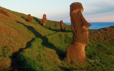 02 Moai Statues