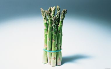 Bundle of asparagus, close-up