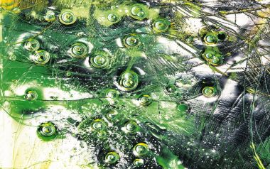 colorful_abstract_effect_of_glass_and_shards_da046011a