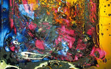 colorful_abstract_effect_of_glass_and_shards_da046018a