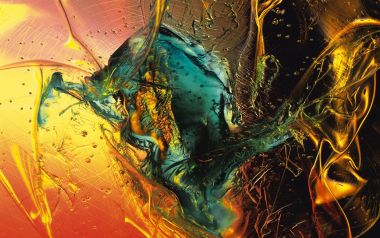 colorful_abstract_effect_of_glass_and_shards_da046019a