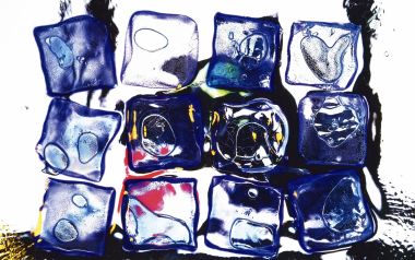 colorful_abstract_effect_of_glass_and_shards_da046037a