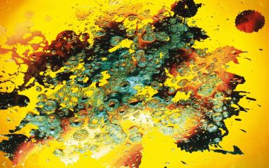 colorful_abstract_effect_of_glass_and_shards_da046043a