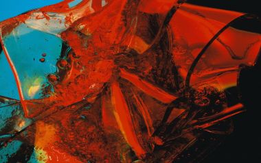 colorful_abstract_effect_of_glass_and_shards_da046046a