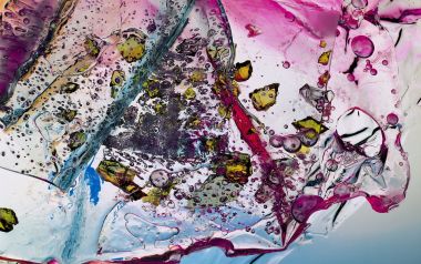 colorful_abstract_effect_of_glass_and_shards_da046067a