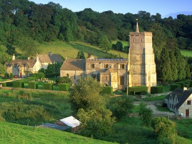 Cotswold_Hills_Hawkesbury_England