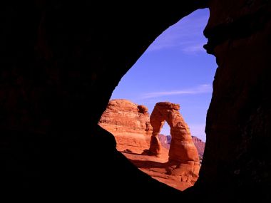 Delicate_Arch_Through_Frame_Arch_Utah